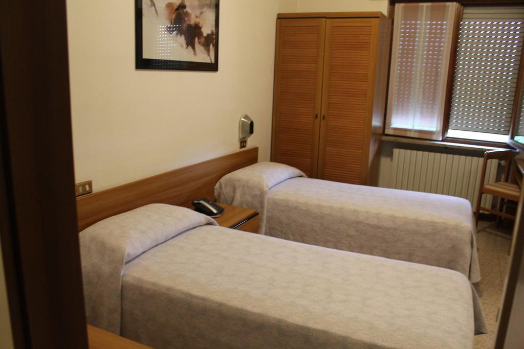 Hotel O'Scugnizzo 2 Belluno Bilik gambar
