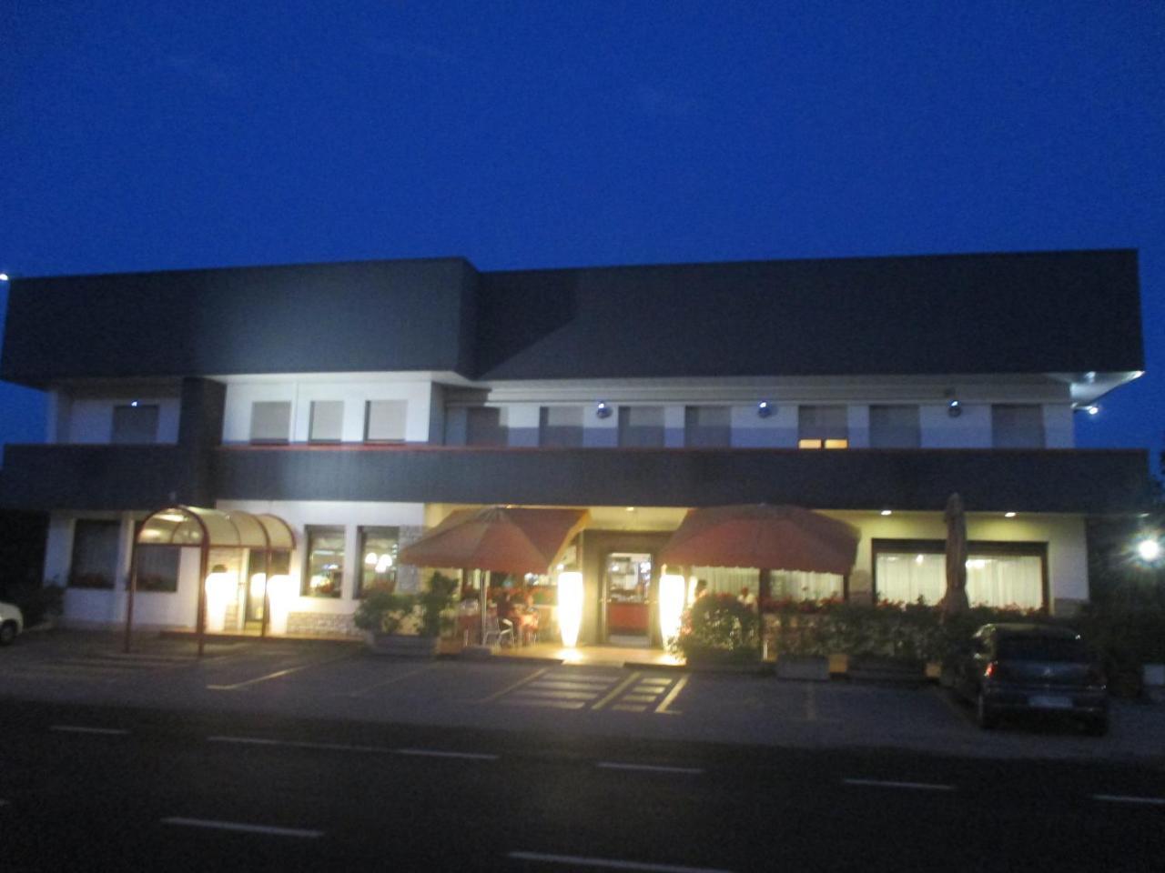 Hotel O'Scugnizzo 2 Belluno Luaran gambar
