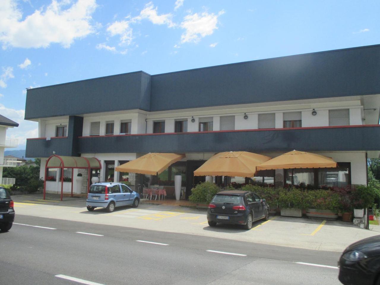 Hotel O'Scugnizzo 2 Belluno Luaran gambar